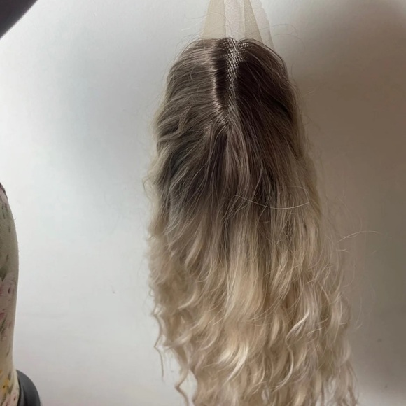 - 💫 18” PLATINUM BLONDE BROWN ROOTS WAVY LACE FRONT WIG * NEW* - Picture 5 of 11